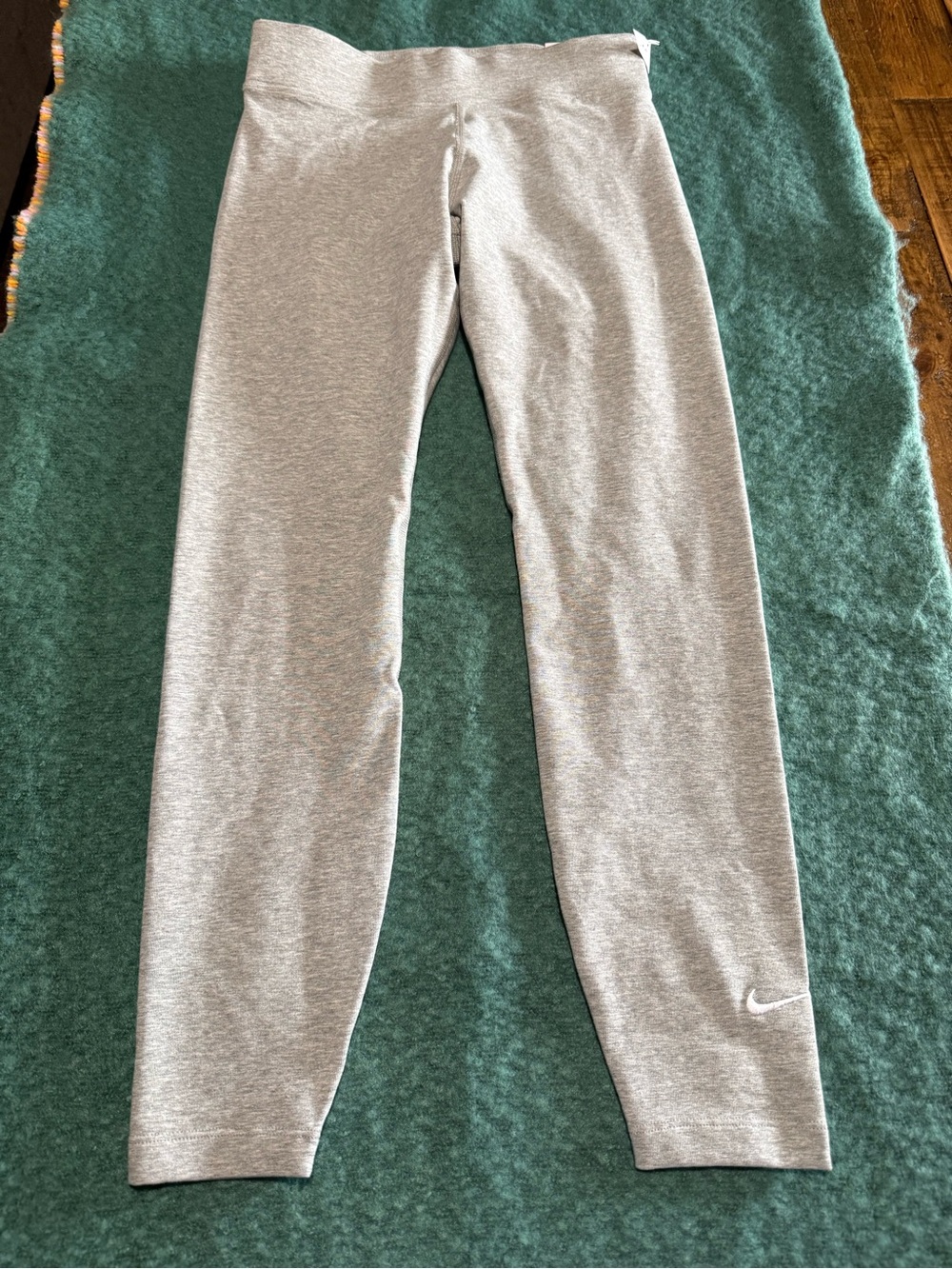 NIKE GRAY TIGHT FIT MID RISE 7/8 Length Leggings S
